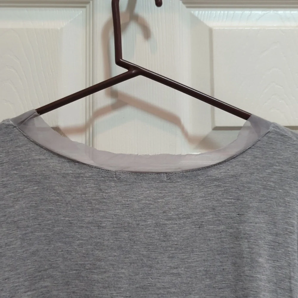 Belldini Women's Gray 3/4 Sleeve Tunic w/Raw Sheer Hem Size 2X Stud Front - Picture 4 of 8